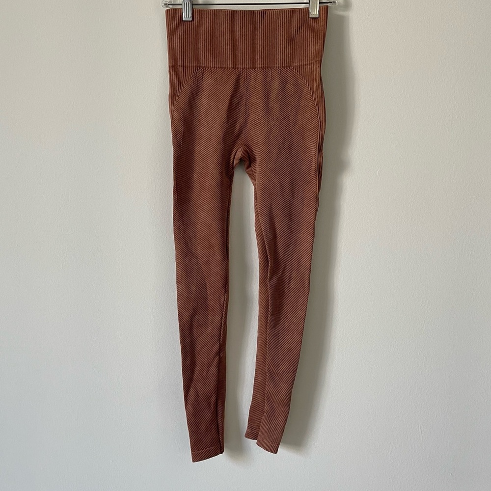 Mono B Orange Rust color ribbed leggings size S